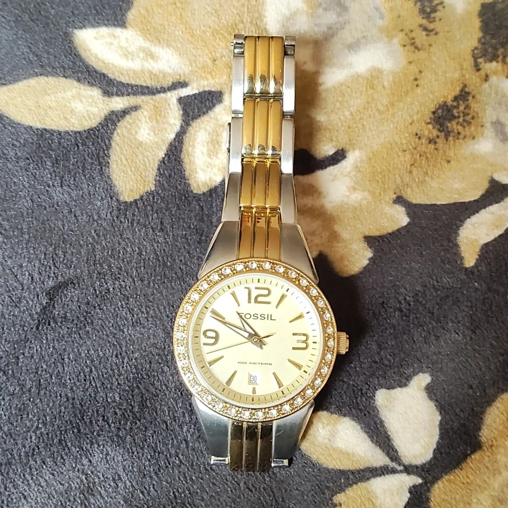 Hp🎯🥳🎉🕺💃Fossil blue rose gold and silver women's watch
